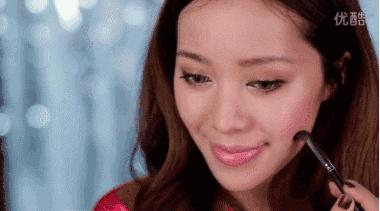 没有酒窝但想要酒窝化妆教程,用眼影画酒窝教程