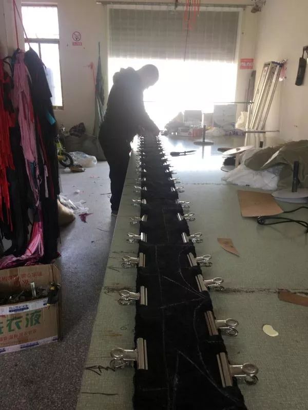 “情趣镇”女工,一群离“风情”最近的人