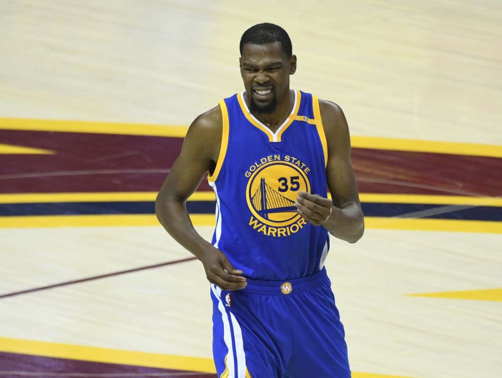 詹姆斯破纪录时威少的表现,现在威少还能打败詹姆斯吗