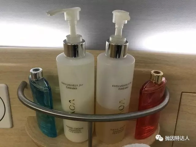 阿联酋航空777头等舱乘坐体验,带你们看一下阿联酋航空头等舱