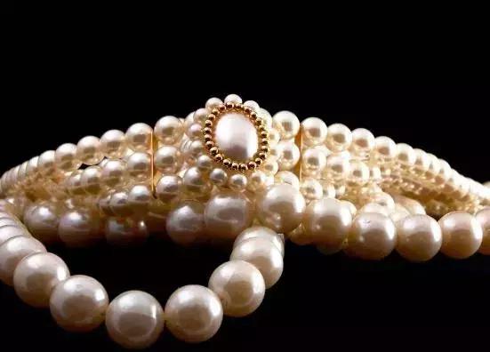 佩戴珍珠的禁忌有哪些,戴珍珠不能碰一点水吗