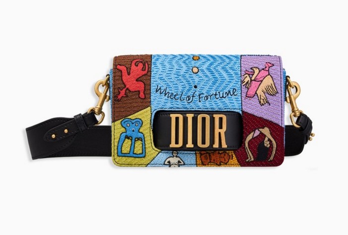 这包可以和春色媲美，印花彩虹条纹包包一定要有一个