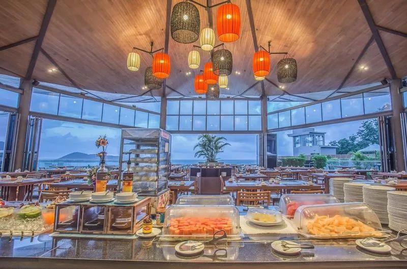 普吉岛出门就是海滩的酒店,家庭旅游普吉岛酒店哪家好