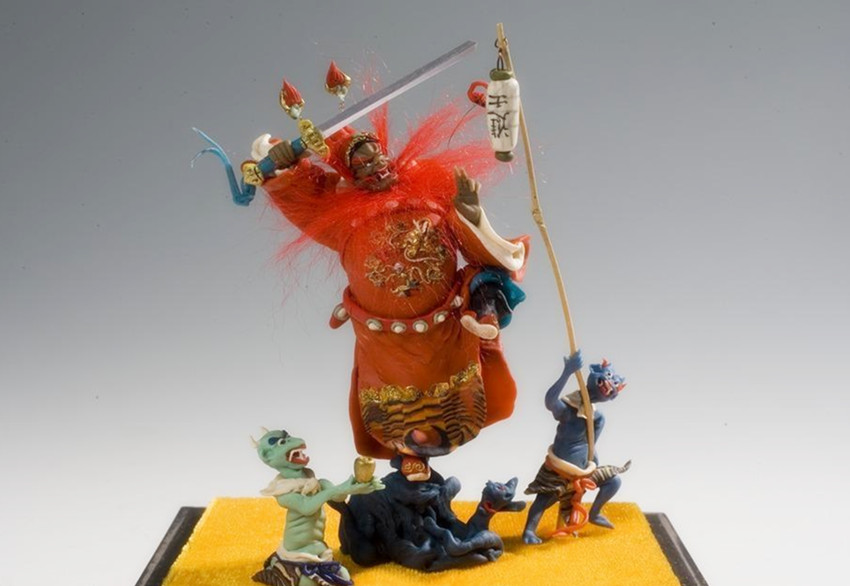 这个人奇丑无比,但在民间却威望极高,都说:将其放在门口能辟邪