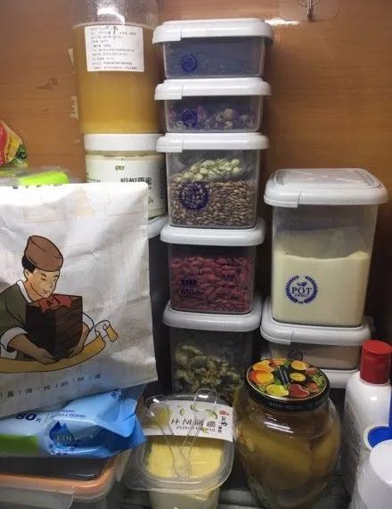 猪精boy们的梳妆台产品都分分钟过万了!?说好一起用大宝的呢?