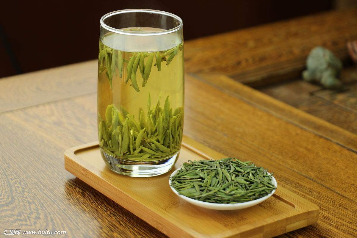 把峨眉山的春天，装进一杯竹叶青里