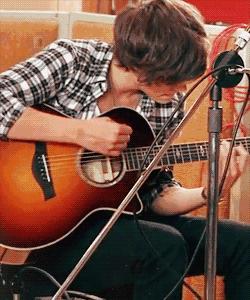 新买的吉他怎么开声,吉他开声和未开声区别