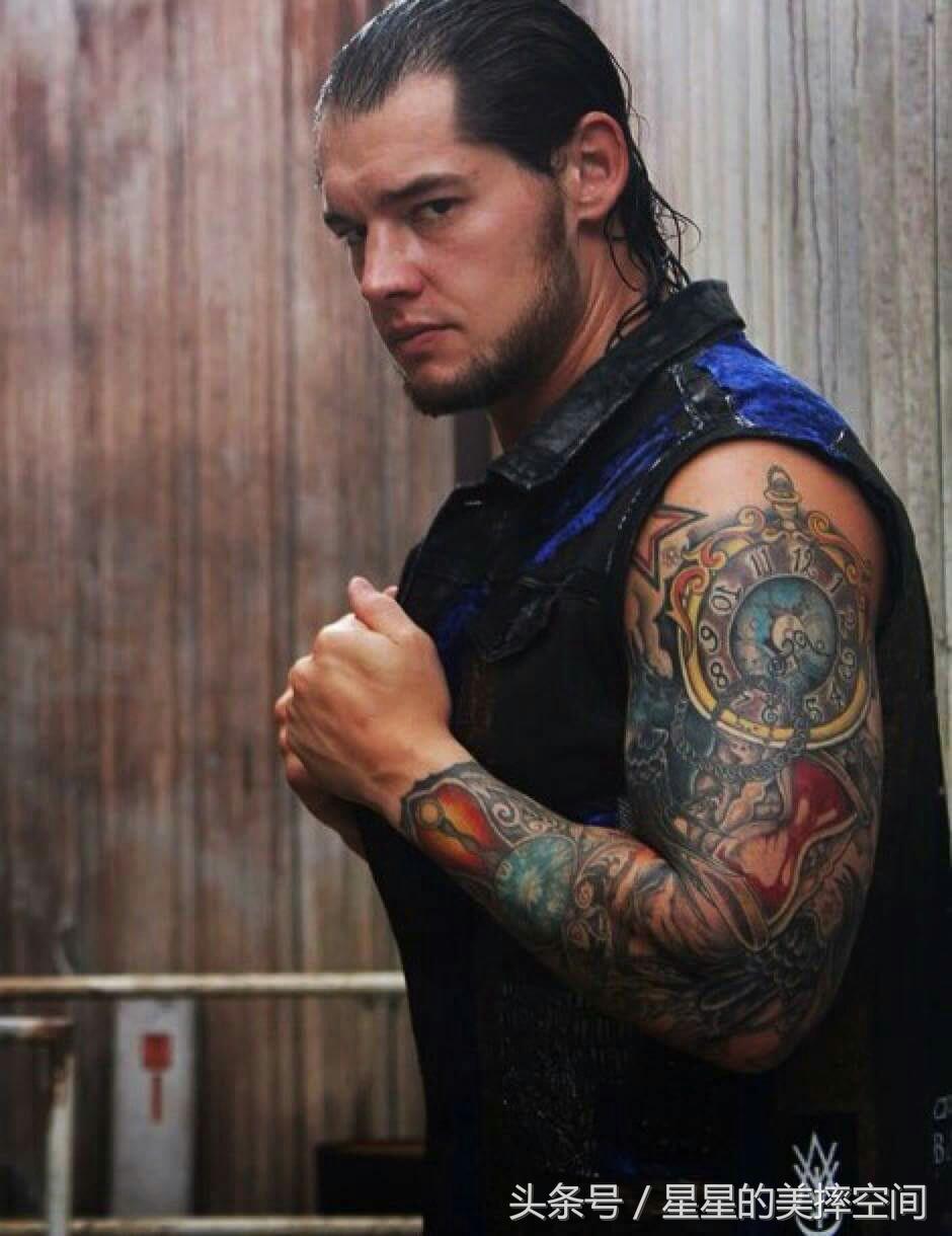 wwe独狼科尔宾渔翁得利 (wwe 独狼科尔宾摔角招式)