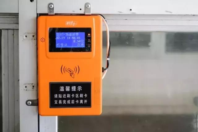 能考勤能就餐能挂号，坐公交还有半价优惠！番禺学生这张卡厉害了！