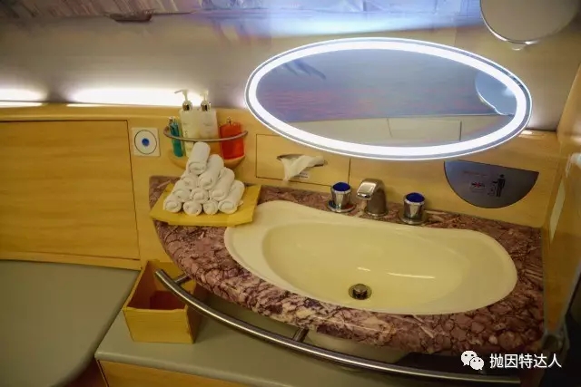 阿联酋航空777头等舱乘坐体验,带你们看一下阿联酋航空头等舱