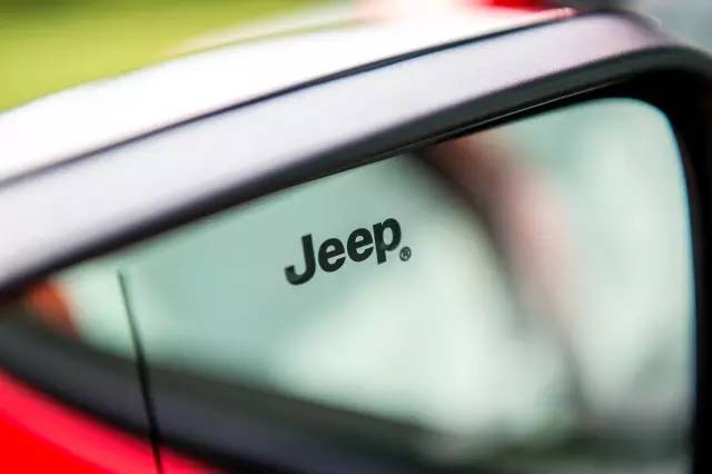 jeep新款自由侠发布,新款jeep自由侠新官图