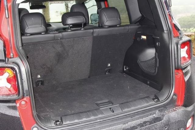 jeep新款自由侠发布,新款jeep自由侠新官图