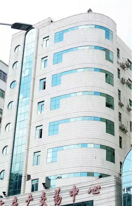 南宁女子跳楼事件,南宁女子欲跳楼轻生被救回