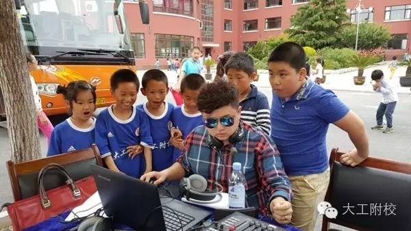 校园|活力调频现场直播大工附校精彩足球