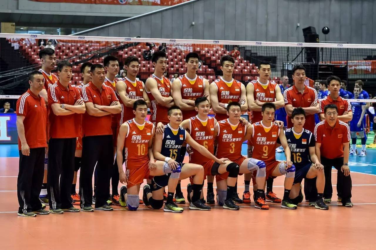 踢球的都是男模?男排队员表示不服!