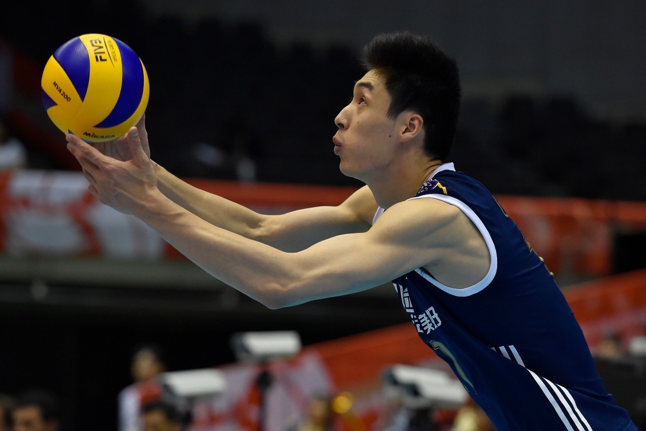 踢球的都是男模?男排队员表示不服!