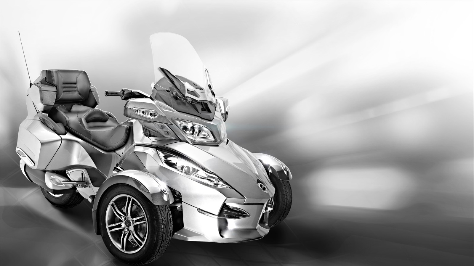 廖*勇尚**：从摄影到设计，他把爱好生生地演绎成事业