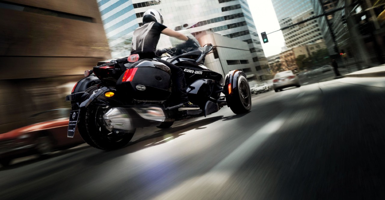 廖*勇尚**：从摄影到设计，他把爱好生生地演绎成事业