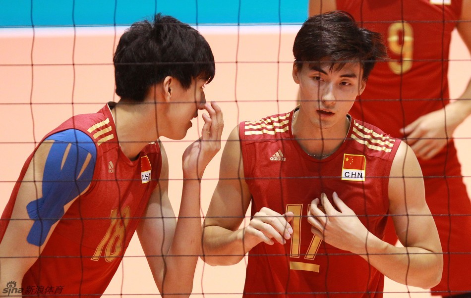 踢球的都是男模?男排队员表示不服!