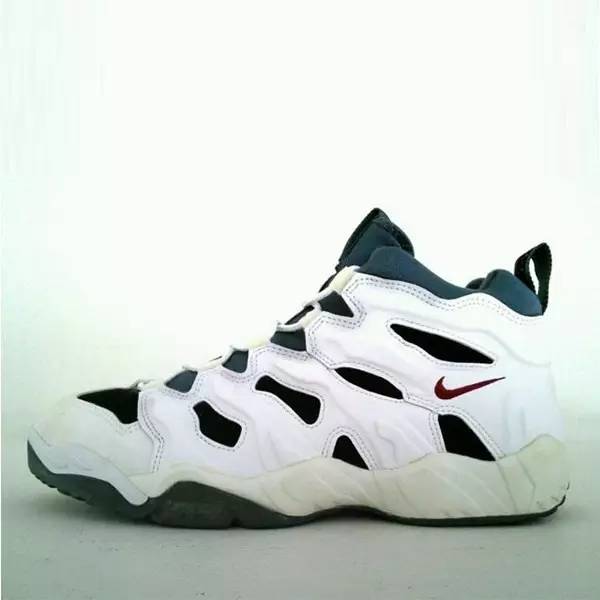 白色NMD、AJ简直防不胜防！看看Icon们夏天爱穿的小白鞋