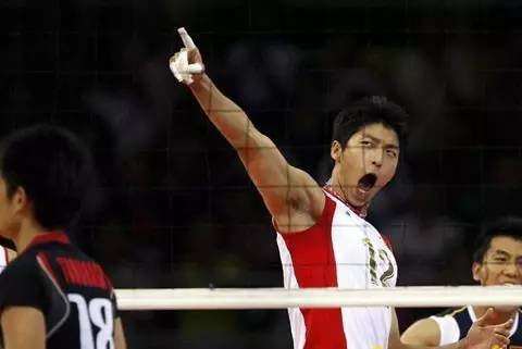 踢球的都是男模?男排队员表示不服!