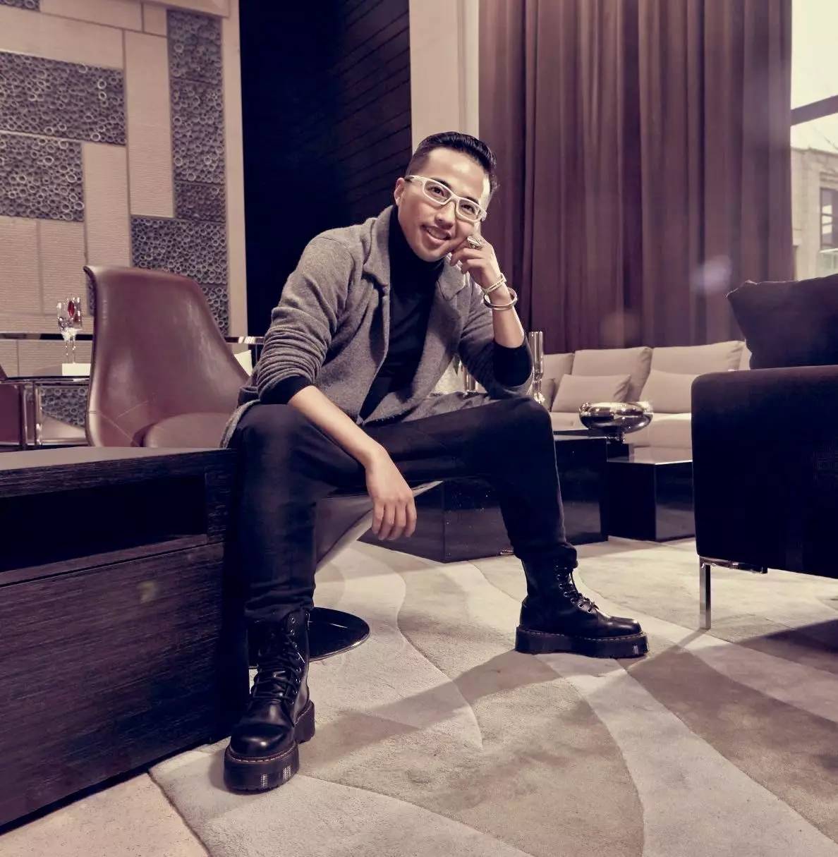 廖*勇尚**：从摄影到设计，他把爱好生生地演绎成事业