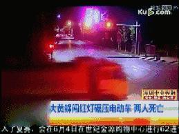 武汉爹爹暴雨中趟水染丹毒|大妈疑似被迫录视频：生吃灯泡、金鱼、仙人球