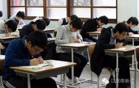 武汉爹爹暴雨中趟水染丹毒|大妈疑似被迫录视频：生吃灯泡、金鱼、仙人球