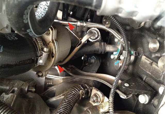 发动机废气管漏油是什么原因,发动机油封漏油是什么原因导致