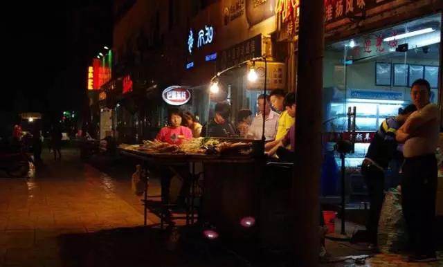 夜市迷人美丽烟火夜景,越夜越撩人的夜景