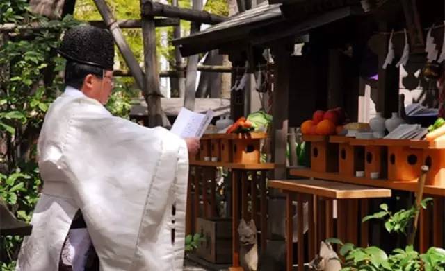 日本的职业旅行——不想当女仆店员的神官不是好铁匠!