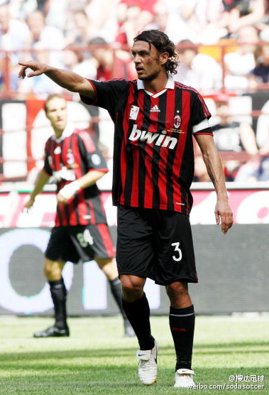 圣西罗的集体告别仪式催人泪下,米兰圣西罗集体告别