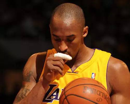 手指吃了萝卜怎么处理继续打球,手指吃了萝卜肿了怎么办