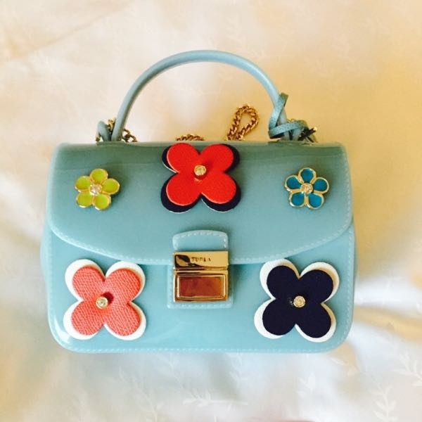 天哪！这么多杂志上看到的大牌热门包，她居然都有！羡慕！