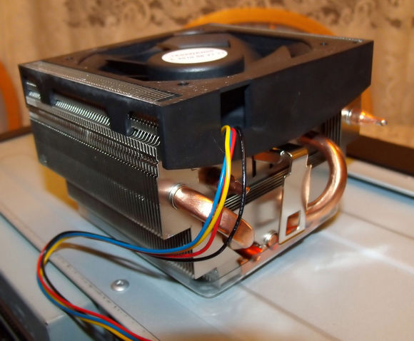 英特尔和amd的cpu哪个更好,amd和英特尔顶级cpu对比