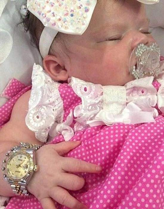 六一，土豪妈妈狠喷：镶279颗钻石宝宝奶嘴见过没？制哭神器哦