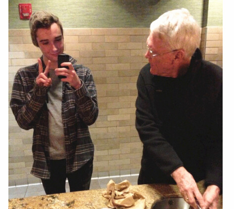 自拍是一种病配音,自拍已成为一种病了