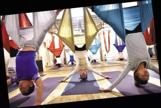 怎样学会空中劈叉,怎么学会空中劈叉