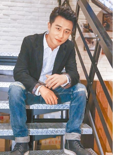 黄轩亲爱的翻译官腹肌,黄轩在亲爱的翻译官中的发型