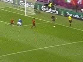 是天才也是逗逼！盘点足球场上那些逗逼青年