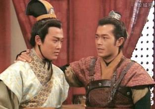 他是将门、富商之后，也是谦逊有礼的明星，却唯独拿女友没办法？