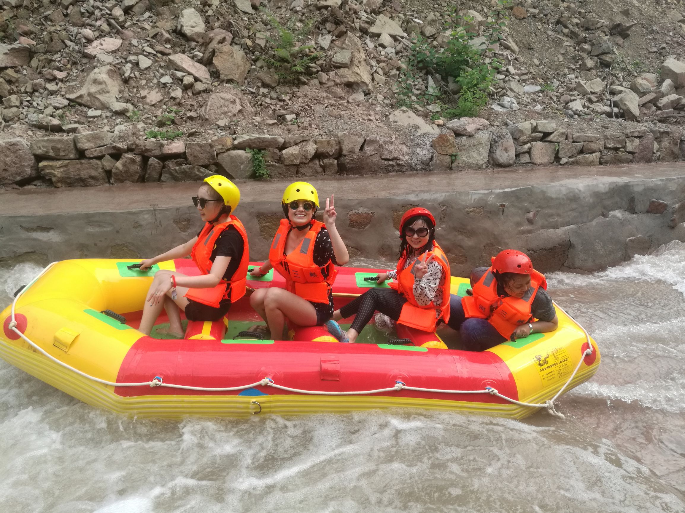 浪尖上的漂流完整版,黄河三峡景区野猪林漂流