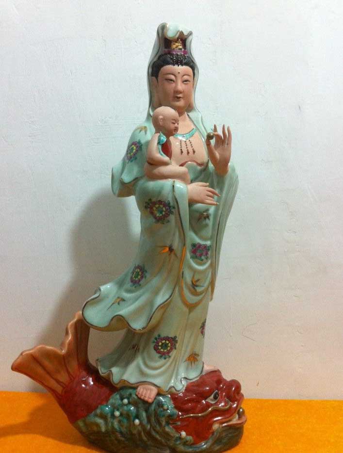 送子观音菩萨应该怎么摆放,送子观音和佛像可以一起摆放吗