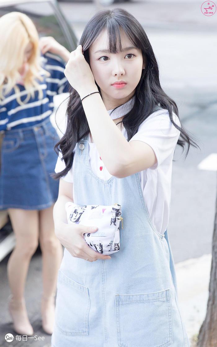 显年轻的背带裙推荐,可爱减龄背带裙