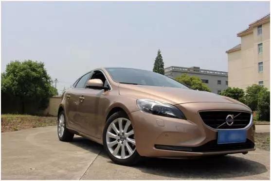 沃尔沃v40新款试驾,沃尔沃v40两驱和四驱哪个好