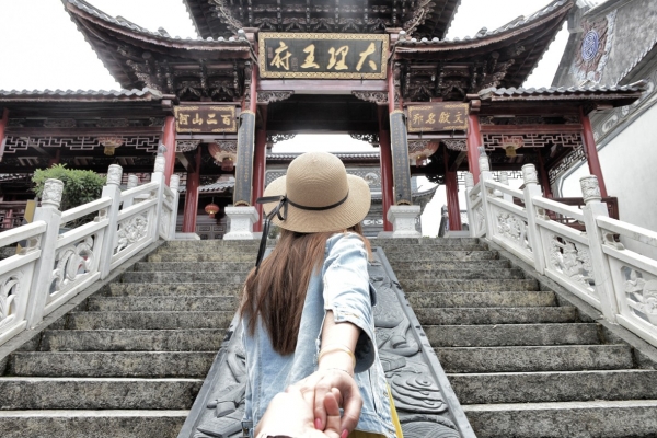 到底是旅游重要还是赚钱,旅游就是花钱没钱就不要去旅游