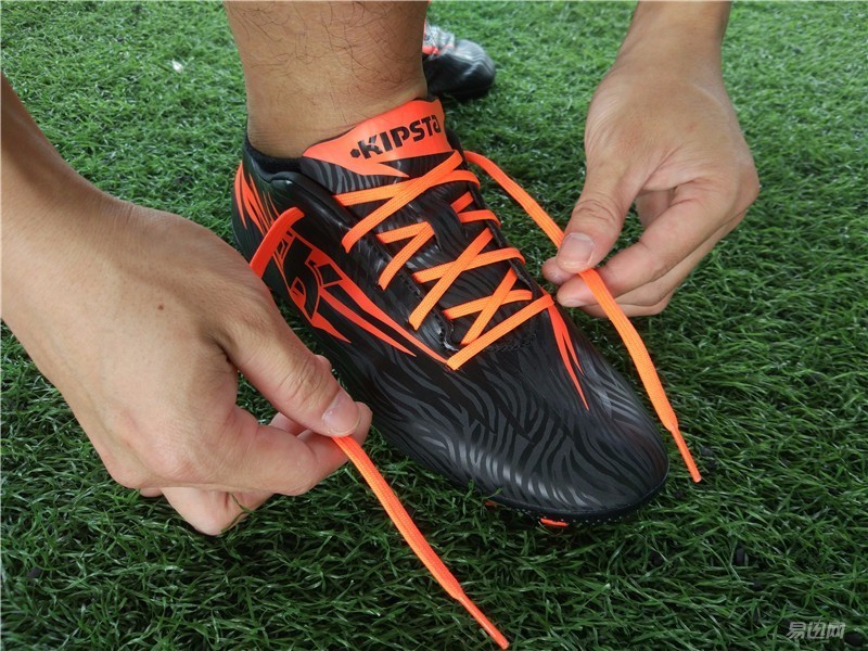 迪卡侬足球鞋kipstaagility,迪卡侬的足球鞋性价比
