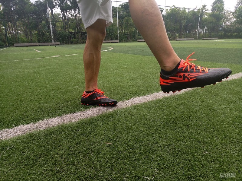 迪卡侬足球鞋kipstaagility,迪卡侬的足球鞋性价比