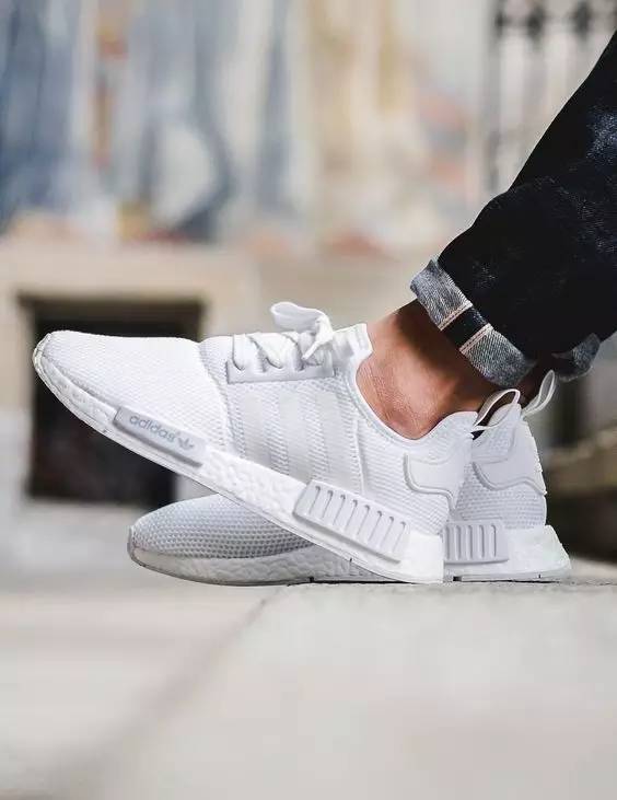 告别撞鞋尴尬这款小白鞋舒适透气,撞鞋尴尬怎么办