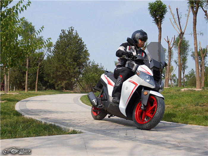 钱江贝纳利利刃怎么样,钱江贝纳利1200cc24款